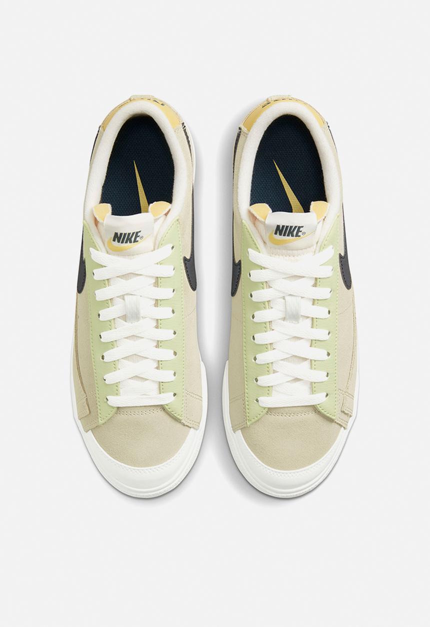 Nike - Wmns blazer platform - light stone/off noir-summit white