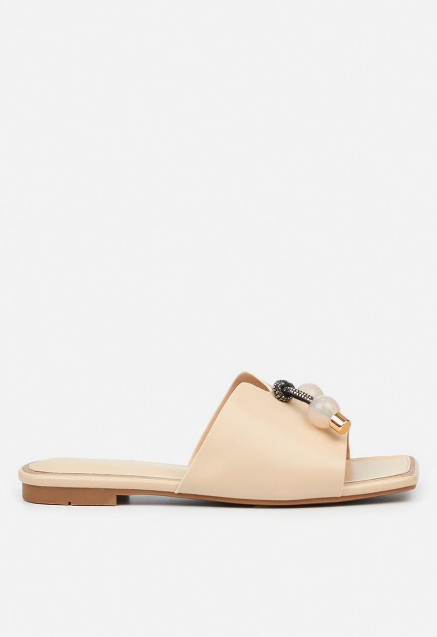 Miss Black - Euphoria4 slide - neutral