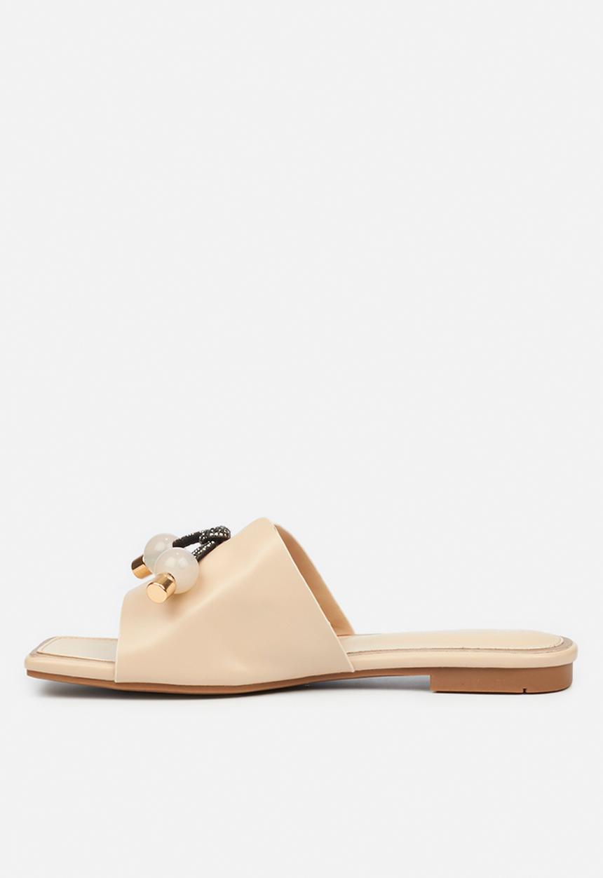 Miss Black - Euphoria4 slide - neutral