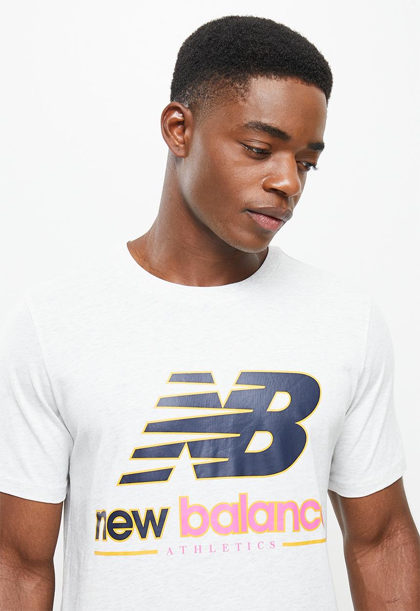 New Balance  - Nb athletics higher learning logo tee - sea salt heather