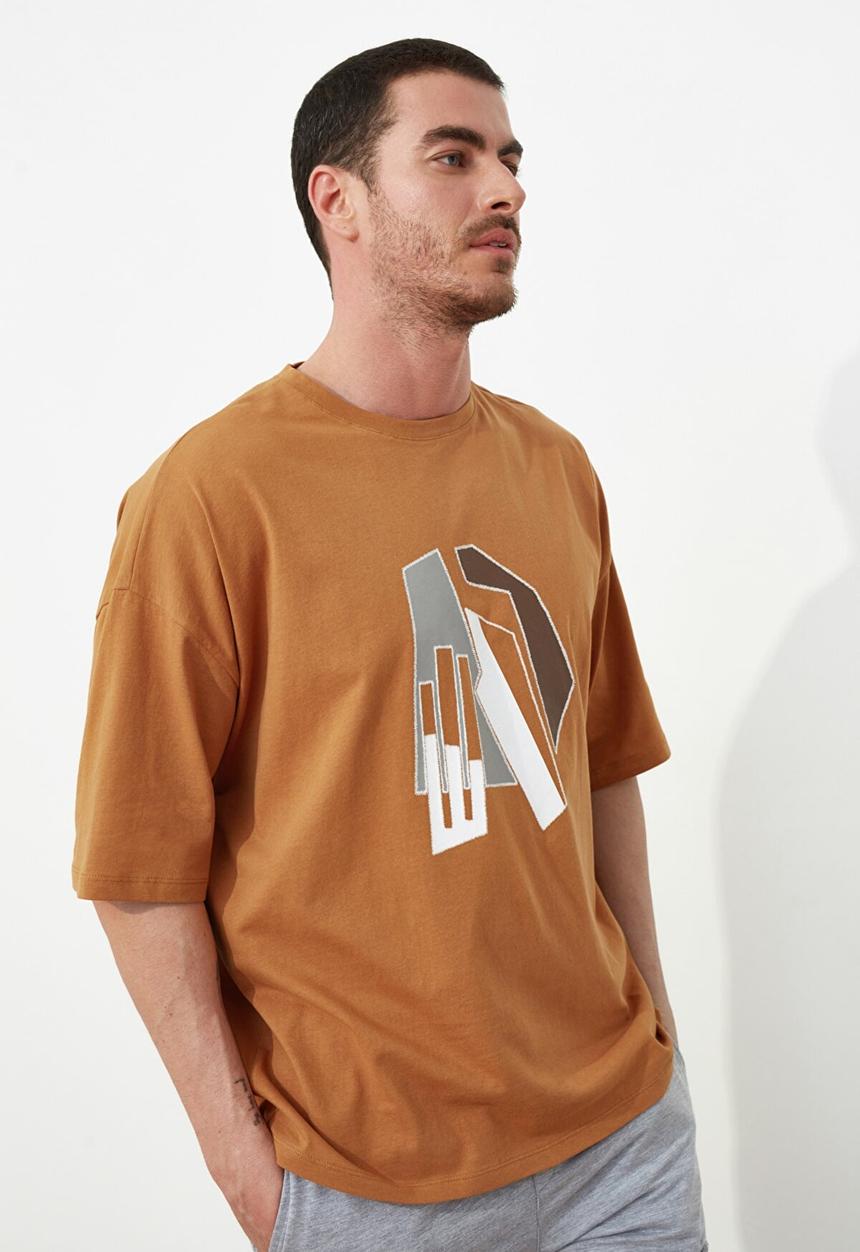 Trendyol - Graphic print short sleeve tee - camel