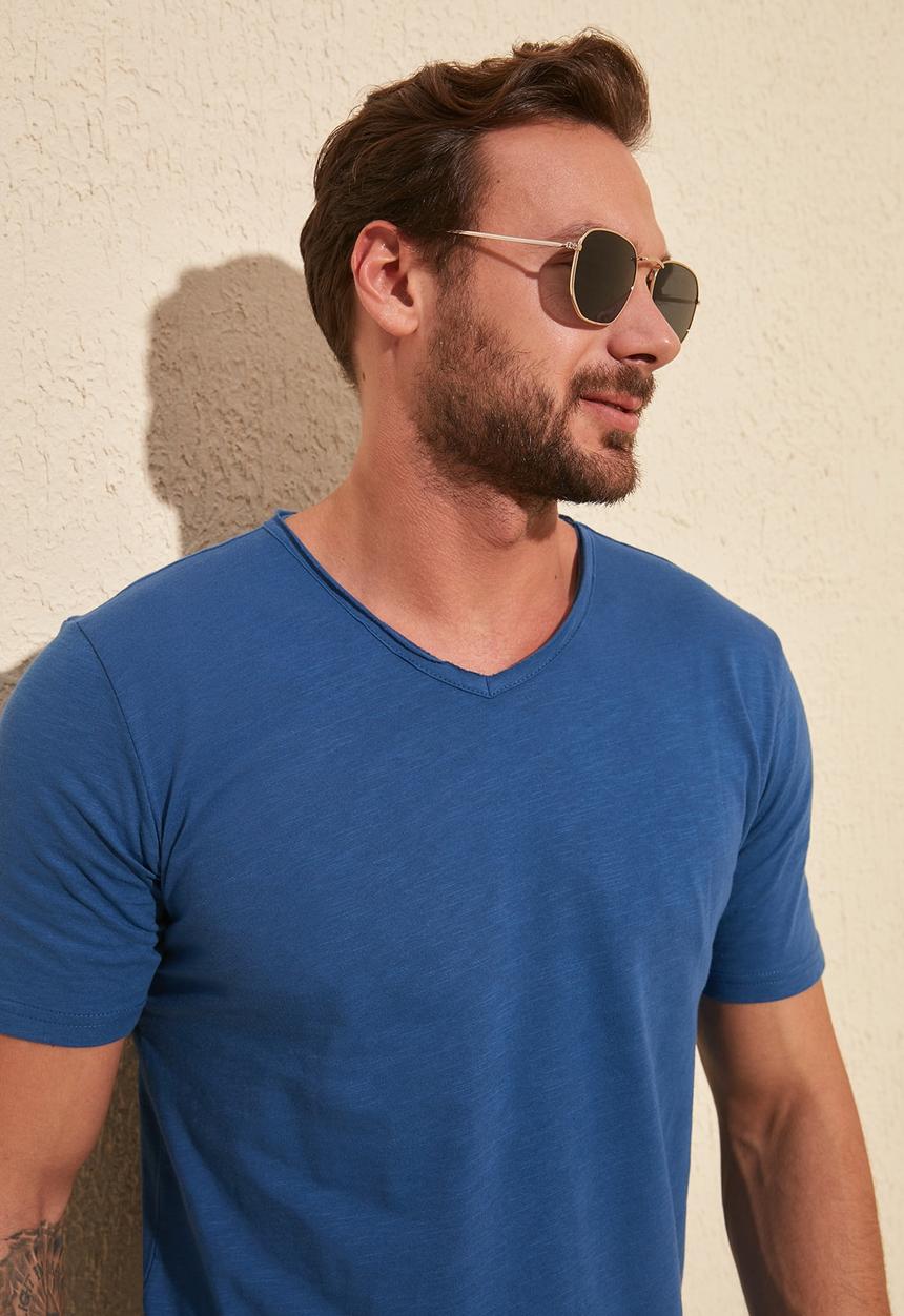 Trendyol - V-neck raw edge tee - indigo