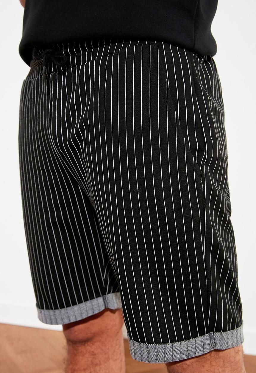 Trendyol - Pinstripe rolled up shorts - black & white 