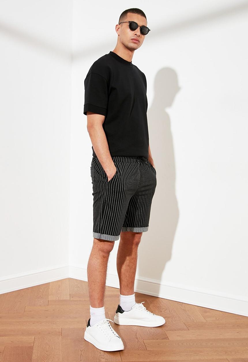 Trendyol - Pinstripe rolled up shorts - black & white 