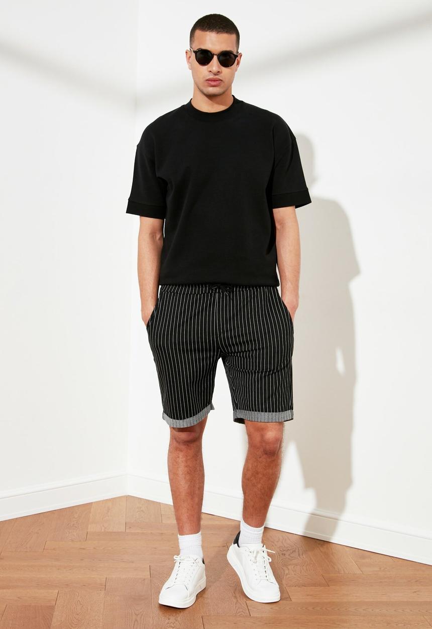Trendyol - Pinstripe rolled up shorts - black & white 