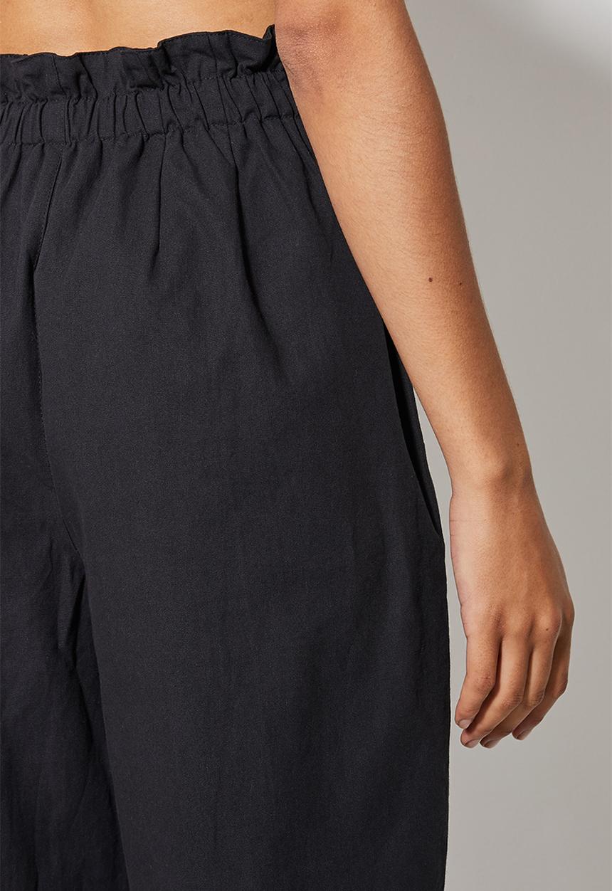 Superbalist - Casual paperbag trousers - black