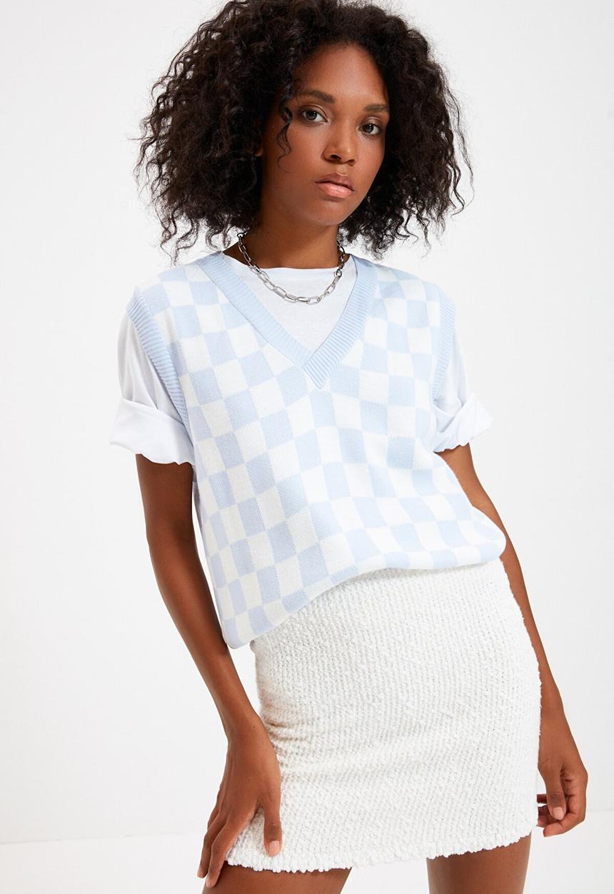 Trendyol - V-neck knitwear sweater - light blue