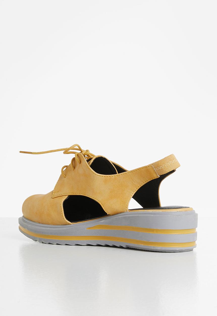 Seduction - Cutout flatform shoe - mustard