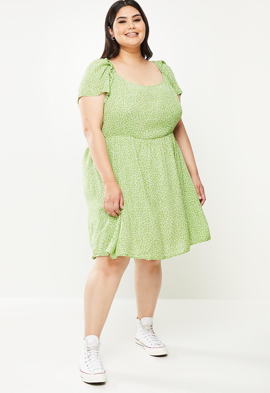 Cotton On - Curve scoop neck mini dress - phoebe ditsy apple green