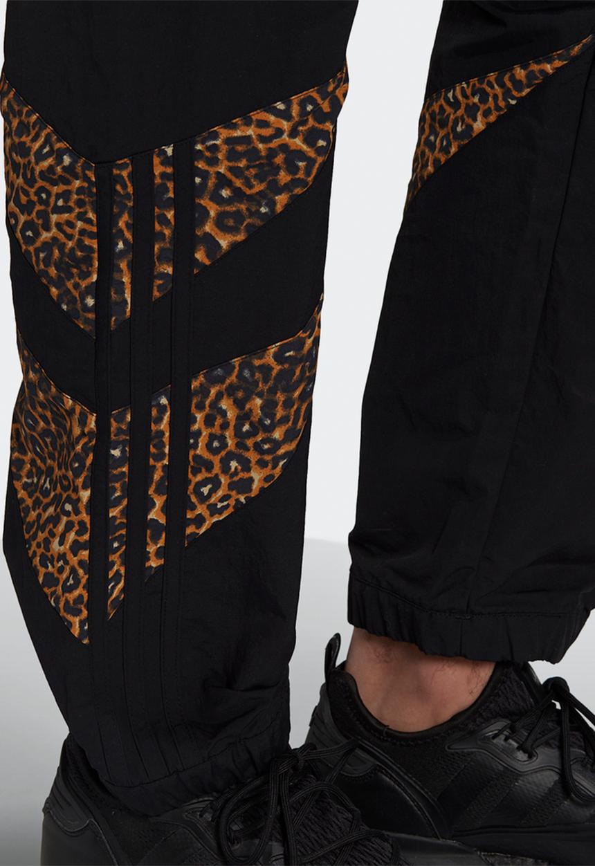 adidas Originals - ADIDAS SPRT ANIMAL PRINT SHARK WOVEN TRACK PANTS    - black & brown 