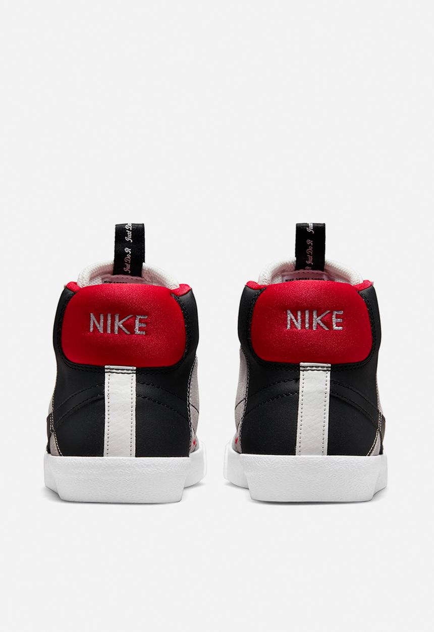 Nike - Nike blazer mid '77 se d - summit white/black-university red