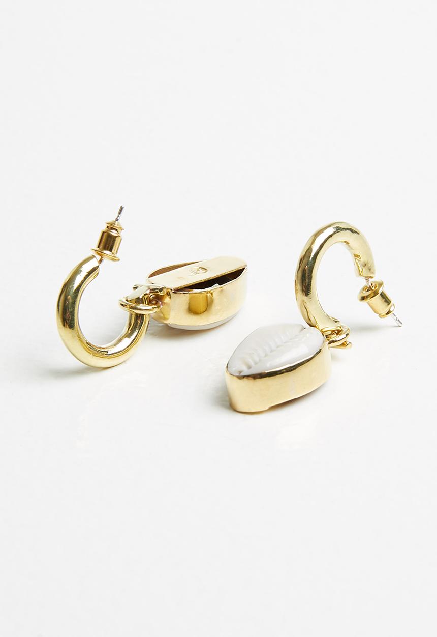 Matter of Fakt - Cowrie shell earrings - brass