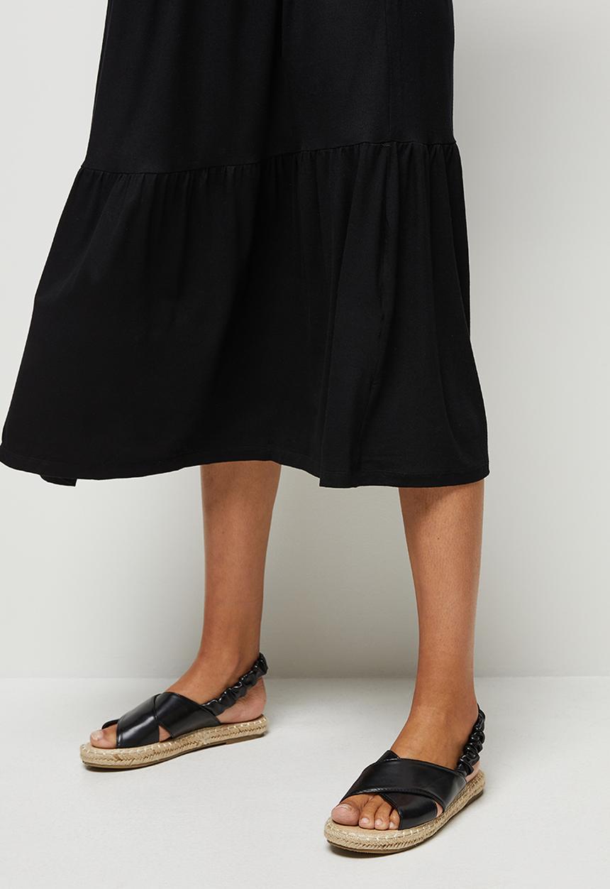 edit - Scoop neck knit tiered midi dress - black