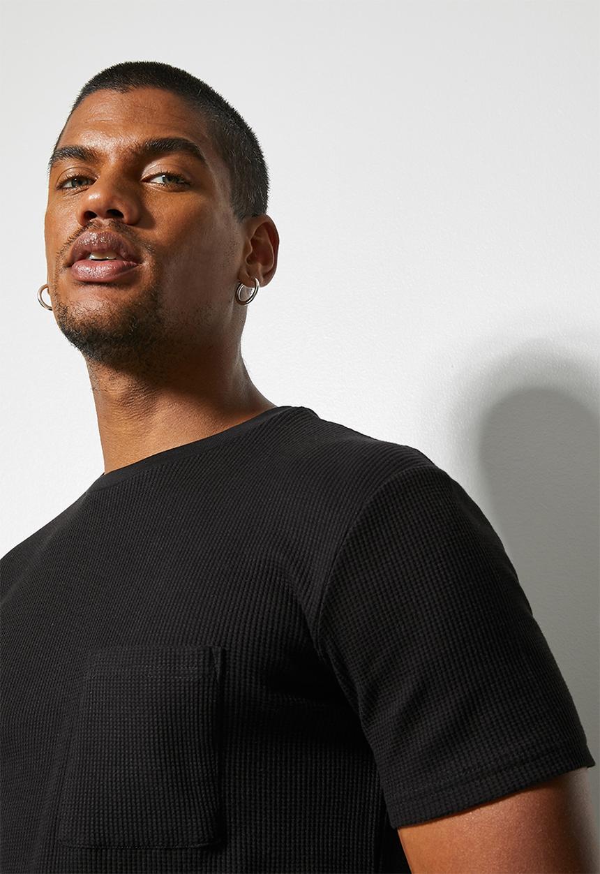 Superbalist - Waffle crew neck pocket tee - black 