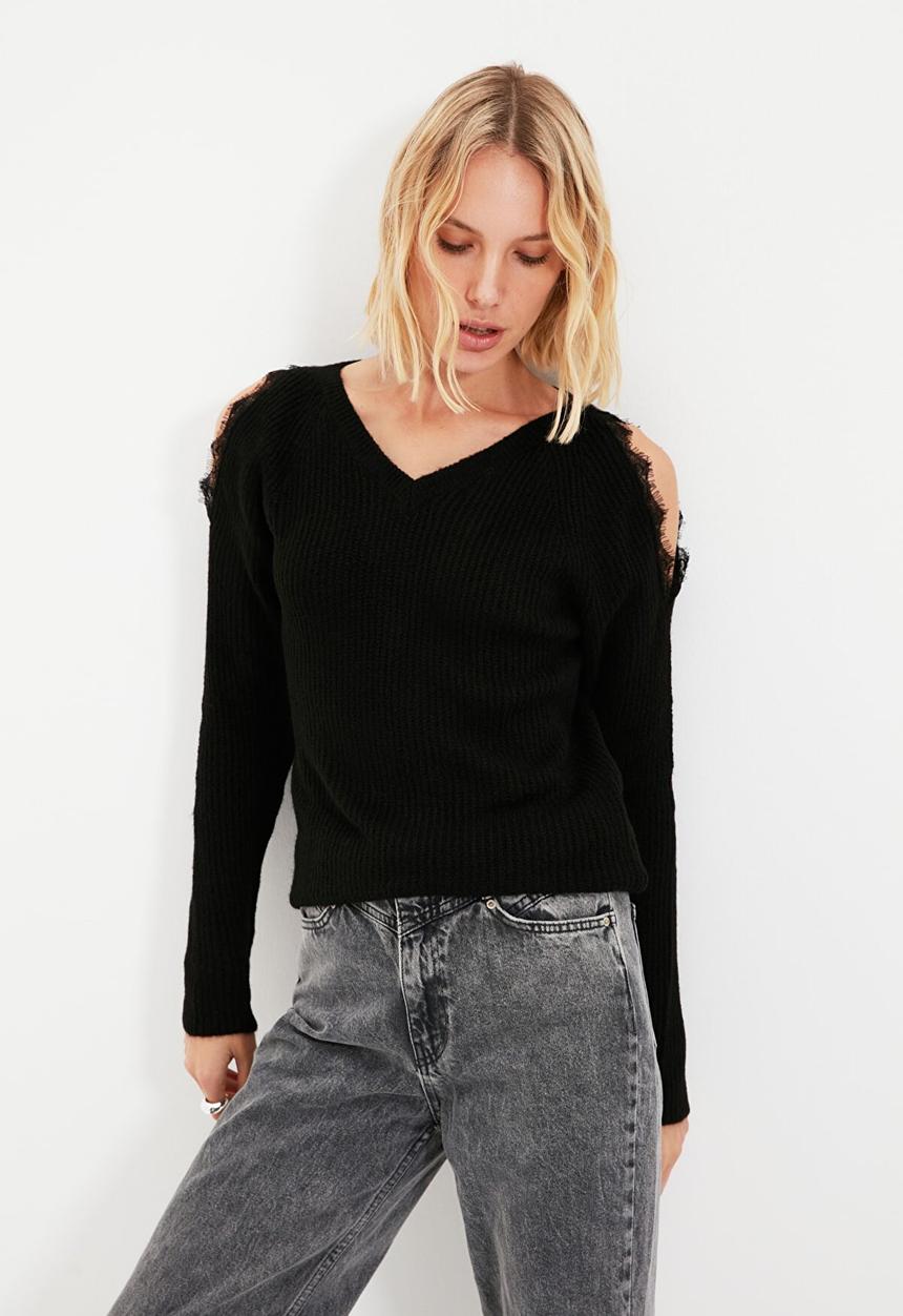 Trendyol - Cutout detailed knit sweater - black