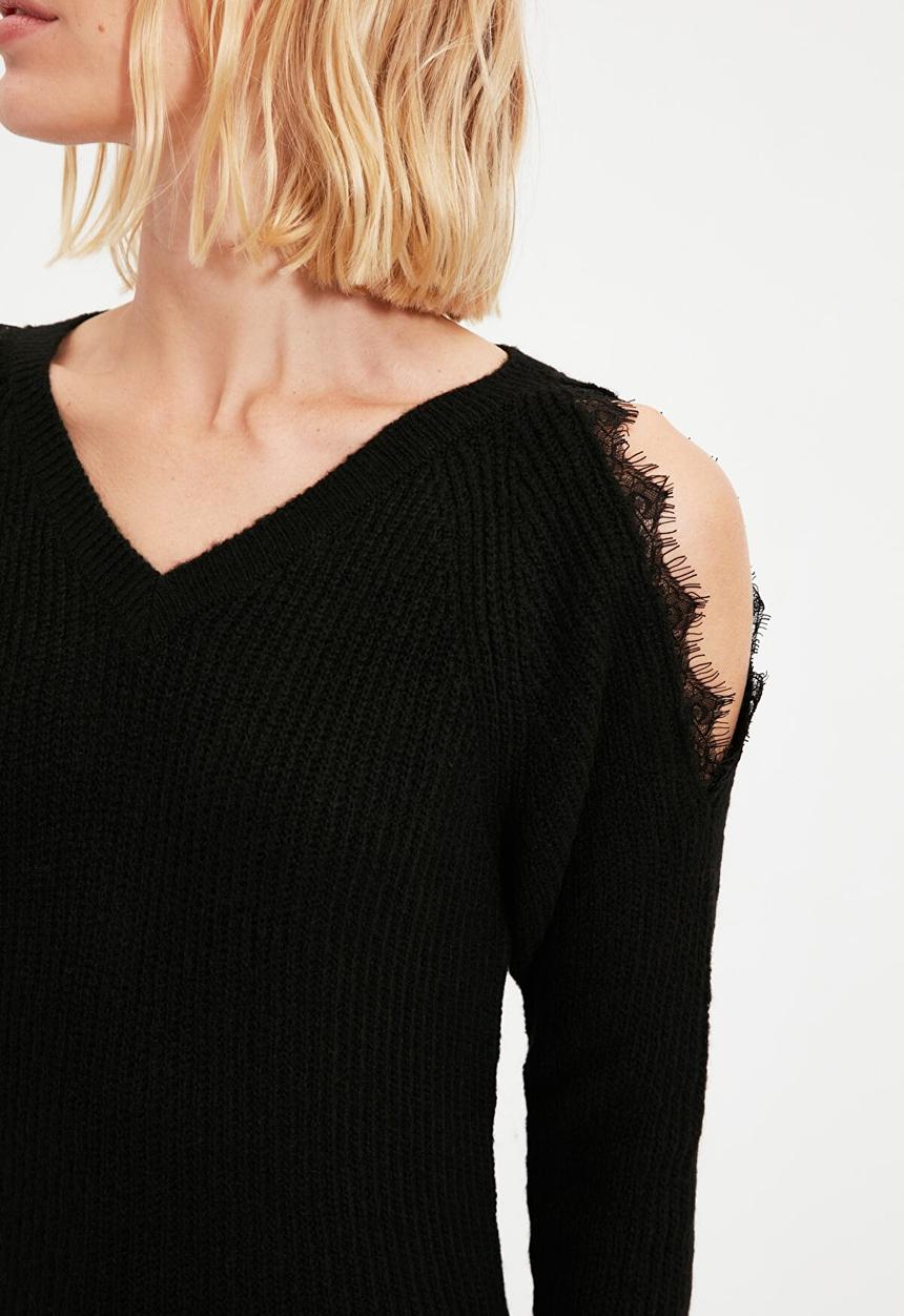 Trendyol - Cutout detailed knit sweater - black