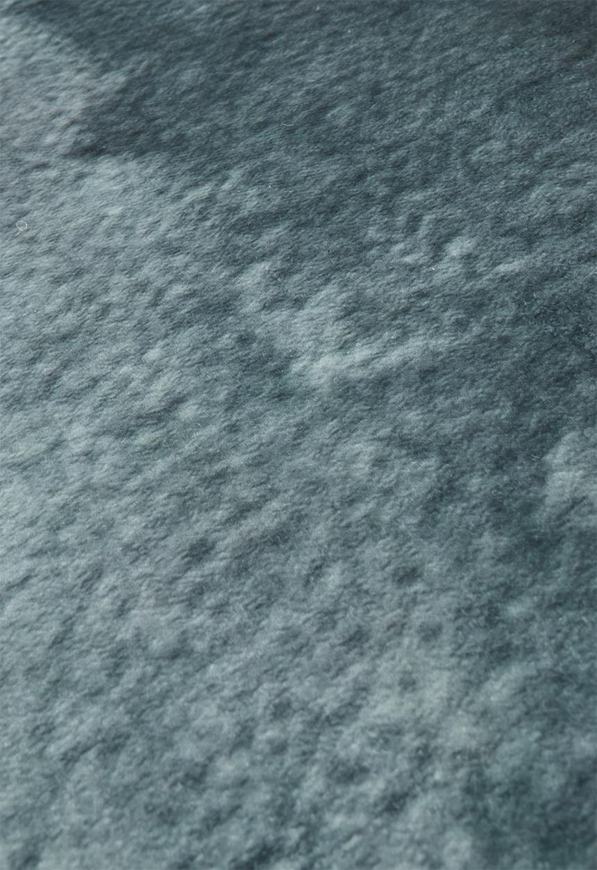 Hertex Fabrics - Chromogenic ocean rug - teal