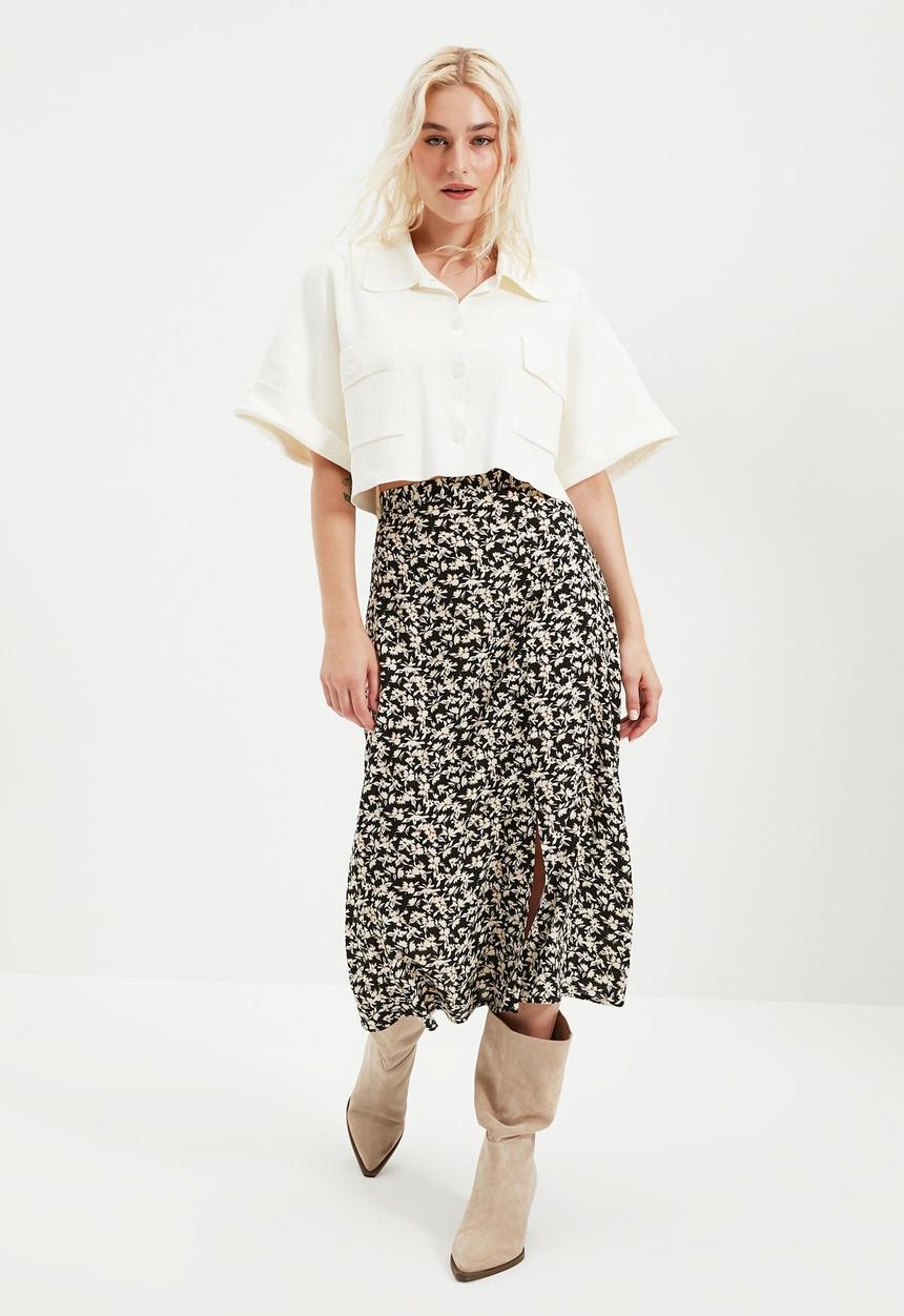 Trendyol - Floral patterned slit detailed skirt - black
