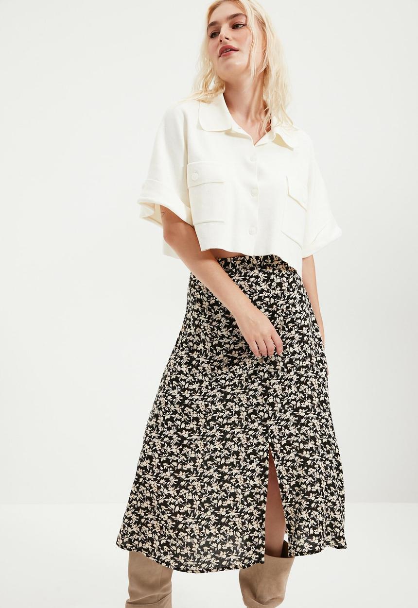 Trendyol - Floral patterned slit detailed skirt - black