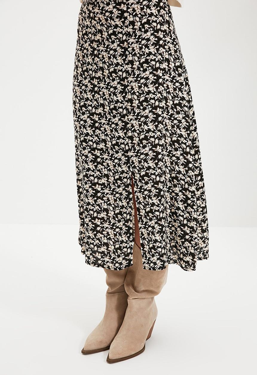 Trendyol - Floral patterned slit detailed skirt - black
