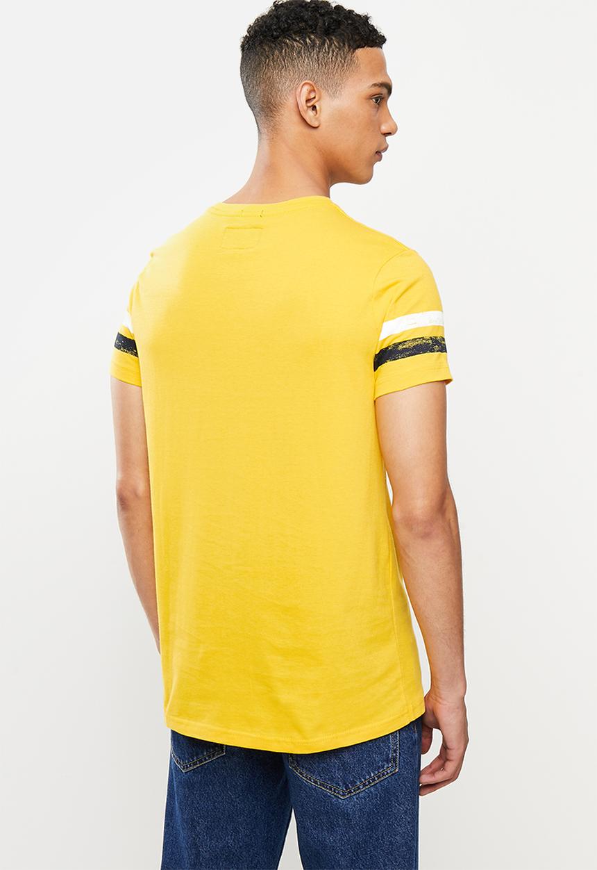 Aca Joe - Distressed flat print stripe sleeve tee - yellow