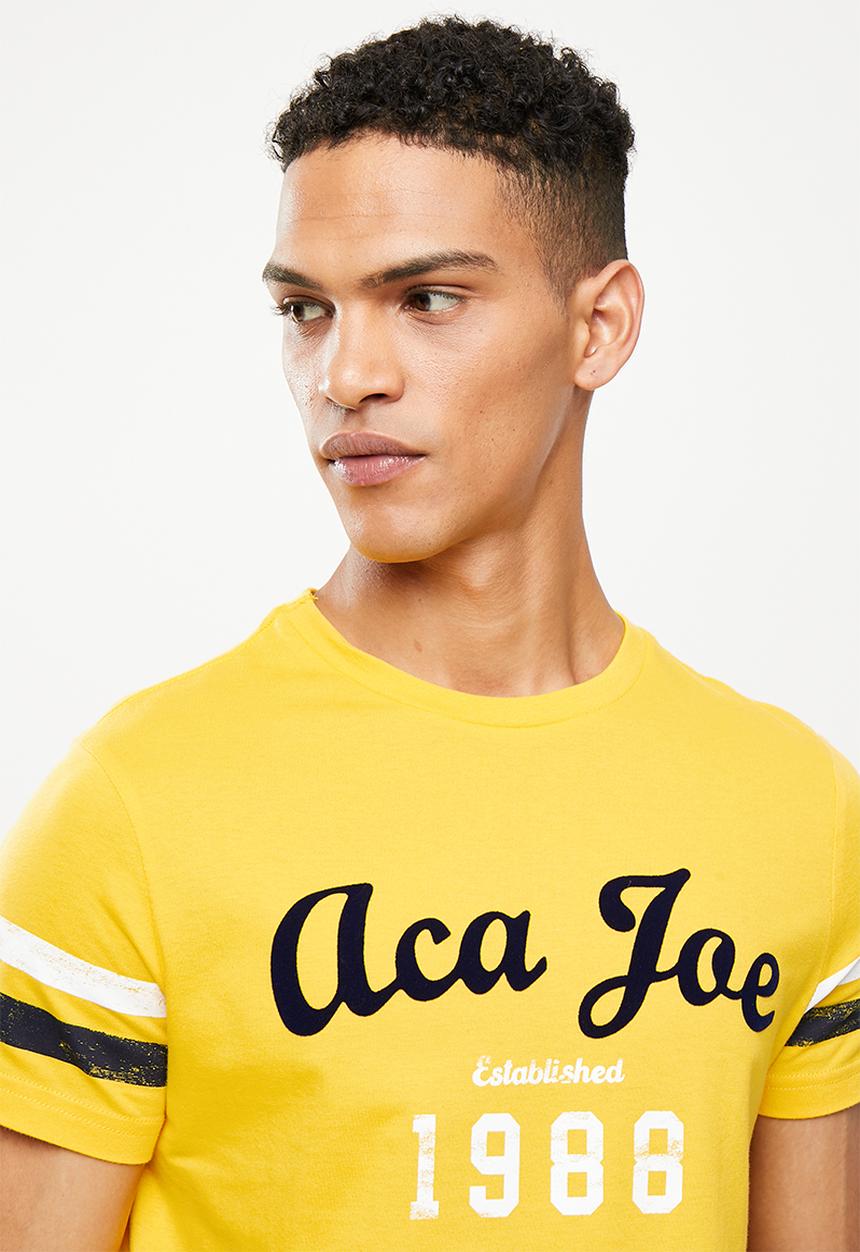 Aca Joe - Distressed flat print stripe sleeve tee - yellow