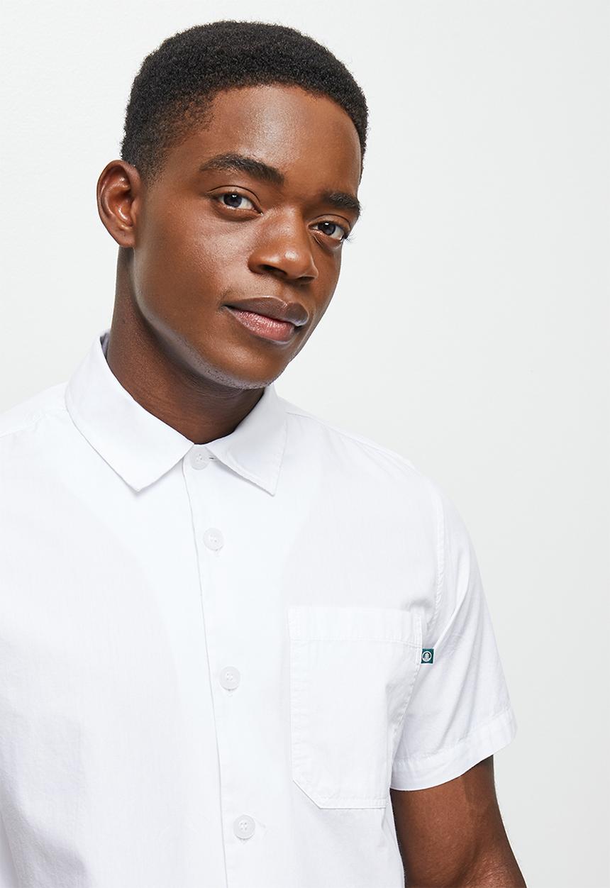Lark & Crosse - Regular fit cracker poplin pocket short sleeve shirt - white