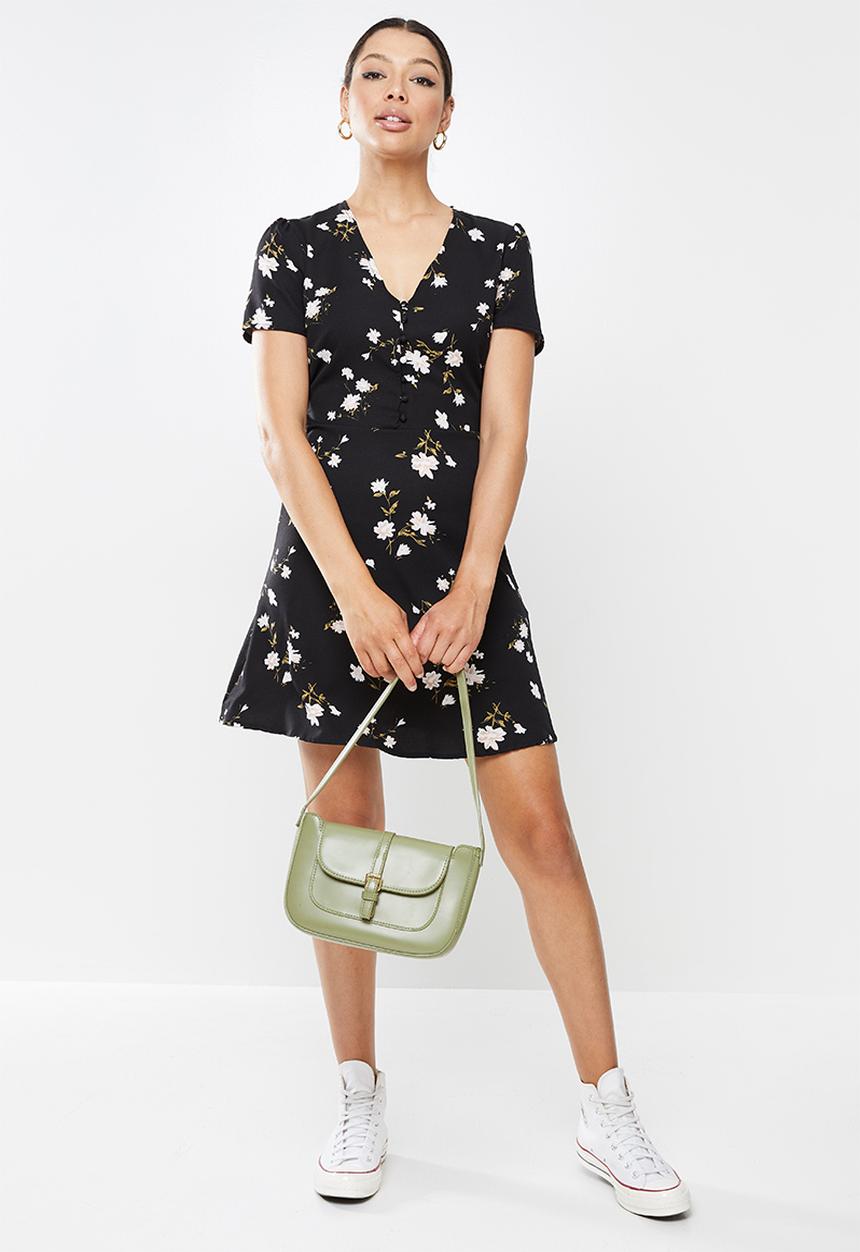 Missguided - Short sleeve ditsy half button tea dress - black