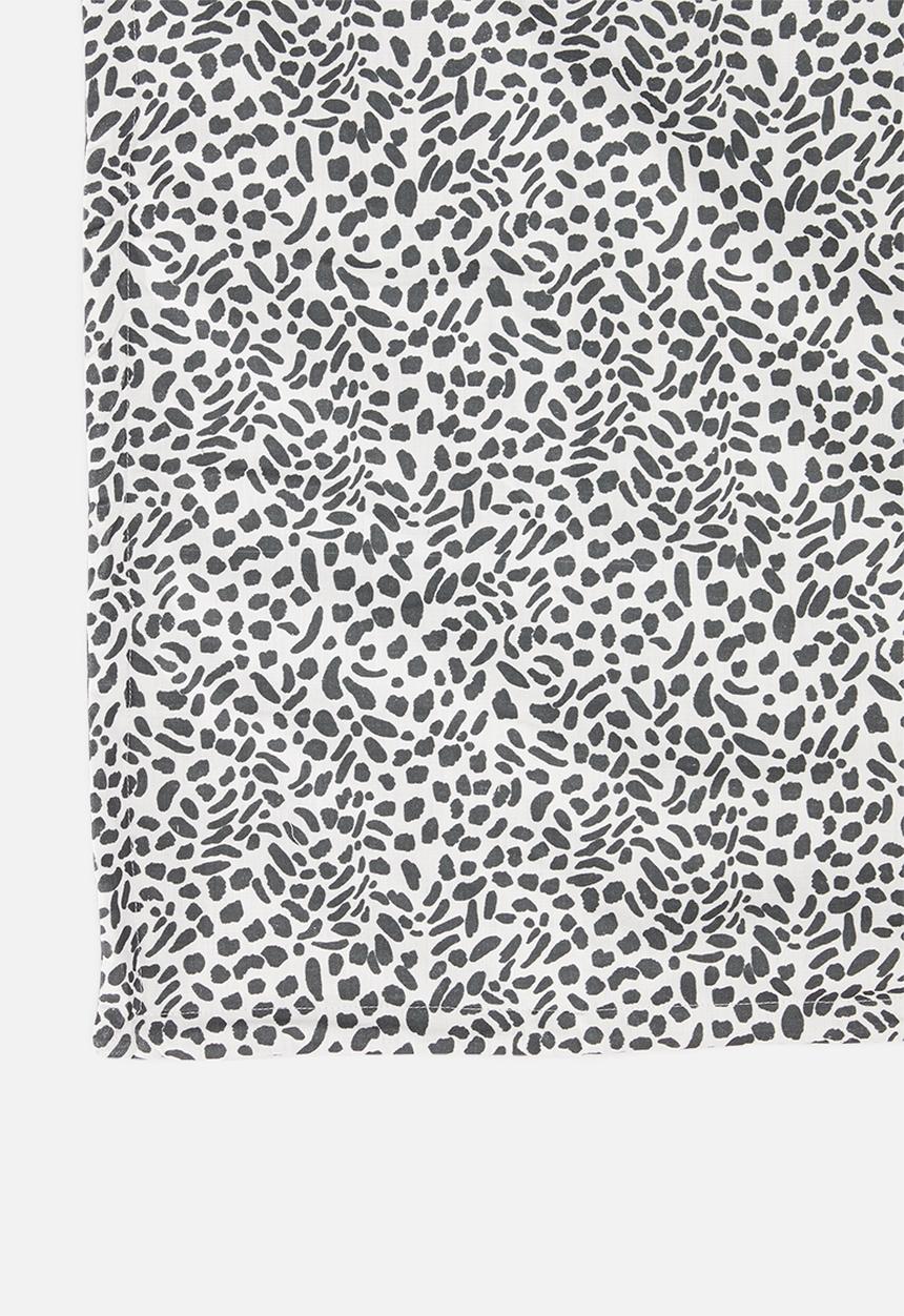 Sixth Floor - Print foldable picnic mat - black & white