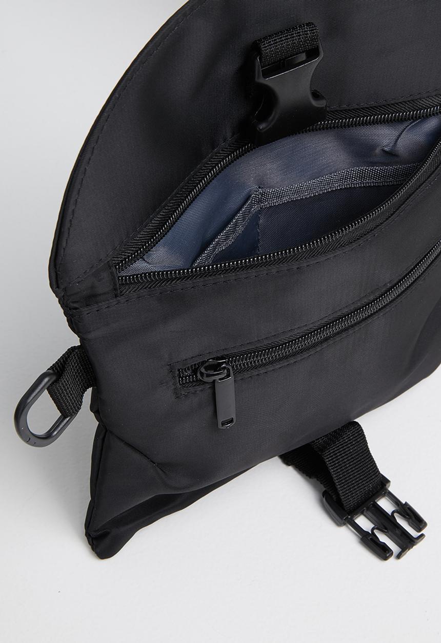 Rebel Republic - Envelope moon bag - black