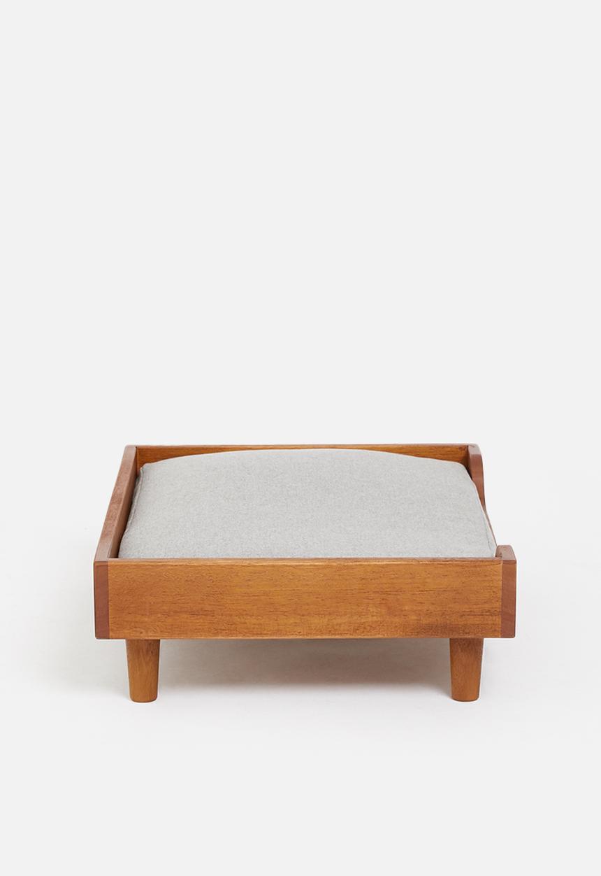 Grey Gardens - Dog bed - natural
