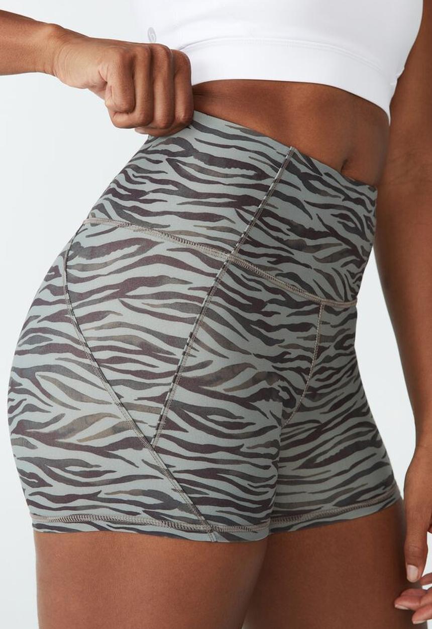 Cotton On - Smoothing shortie short - brownie zebra