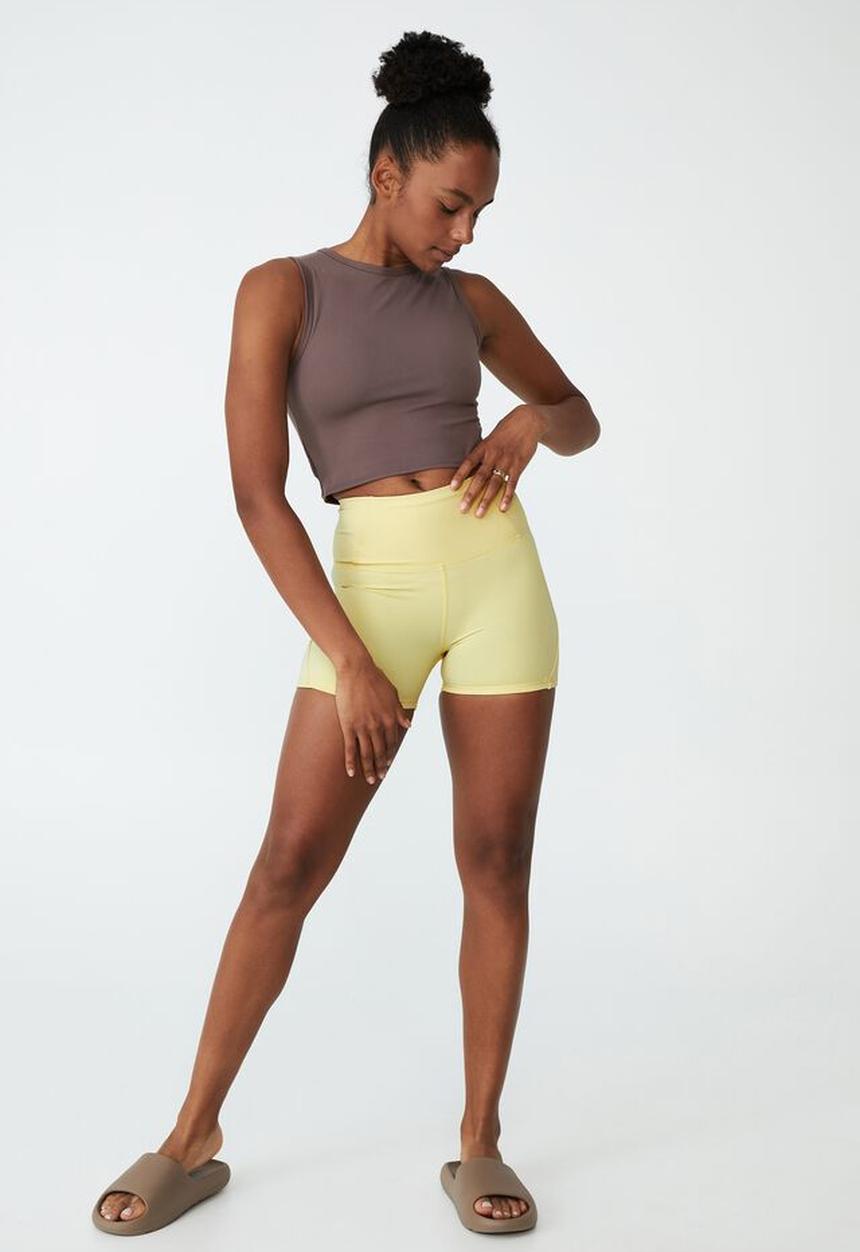 Cotton On - Smoothing shortie short - butter popcorn