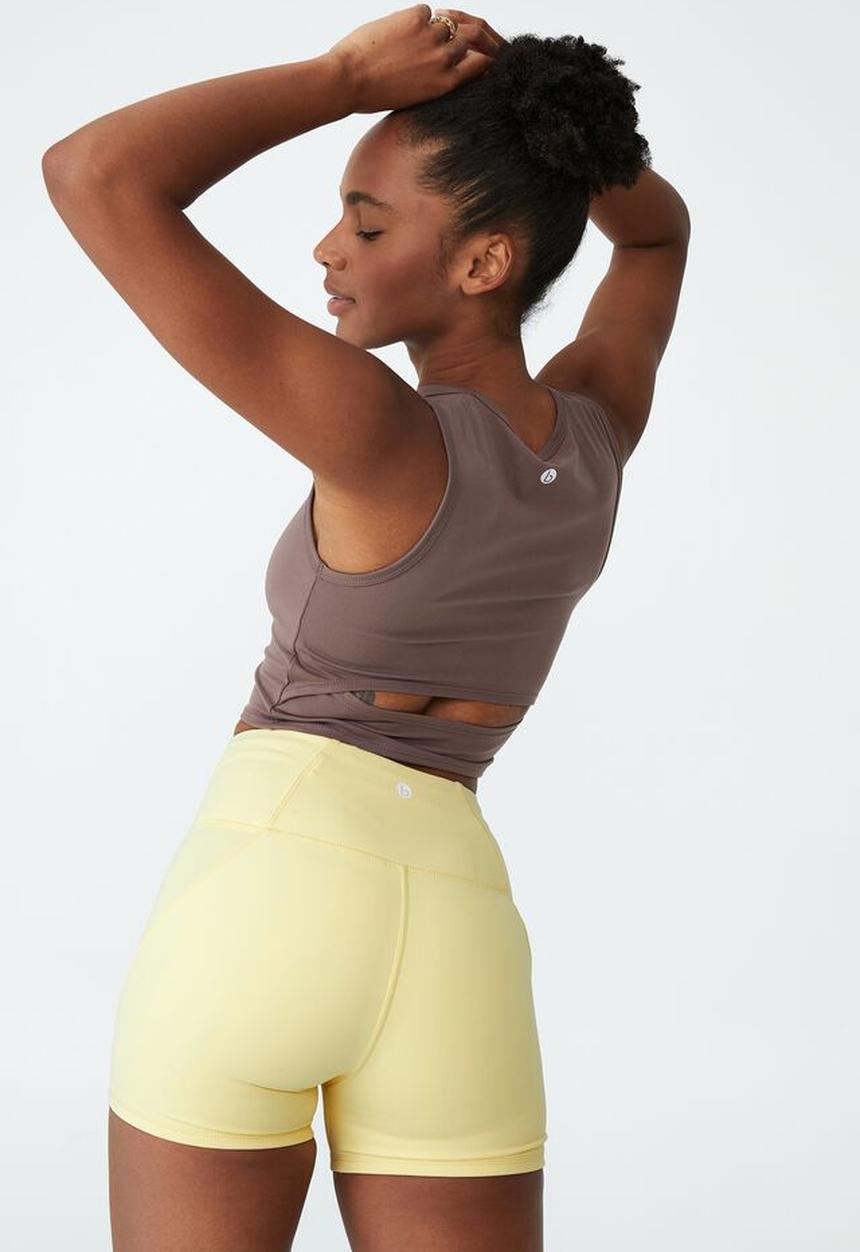 Cotton On - Smoothing shortie short - butter popcorn