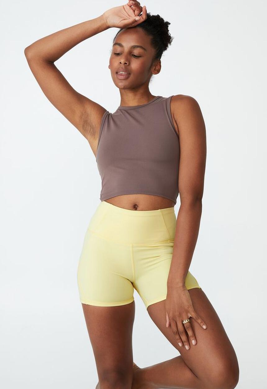 Cotton On - Smoothing shortie short - butter popcorn