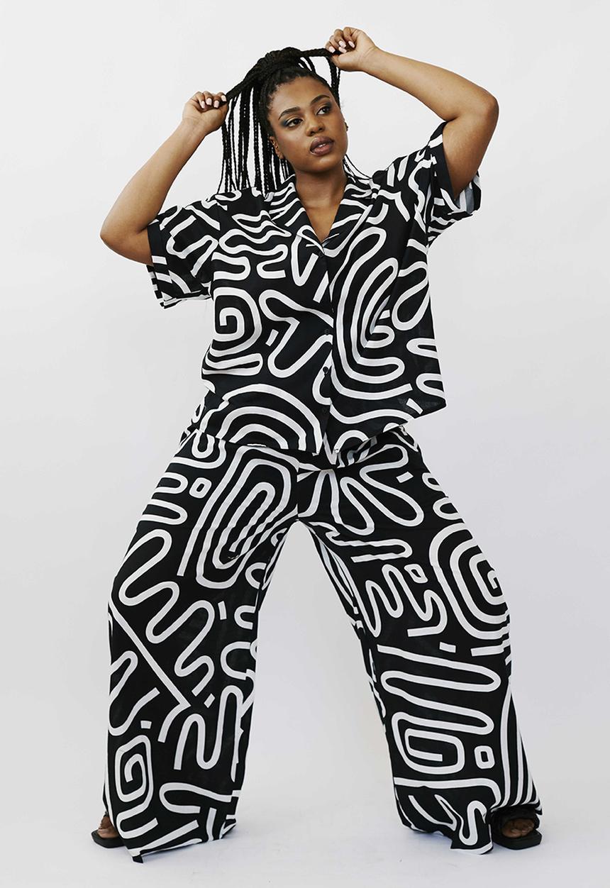 Me&B - Plus elasticated super wideleg pull on pant - black squiggle set