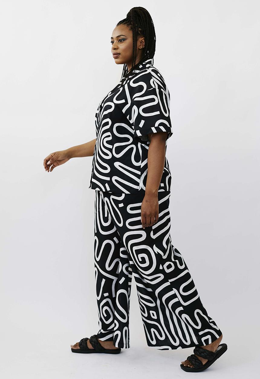 Me&B - Plus elasticated super wideleg pull on pant - black squiggle set