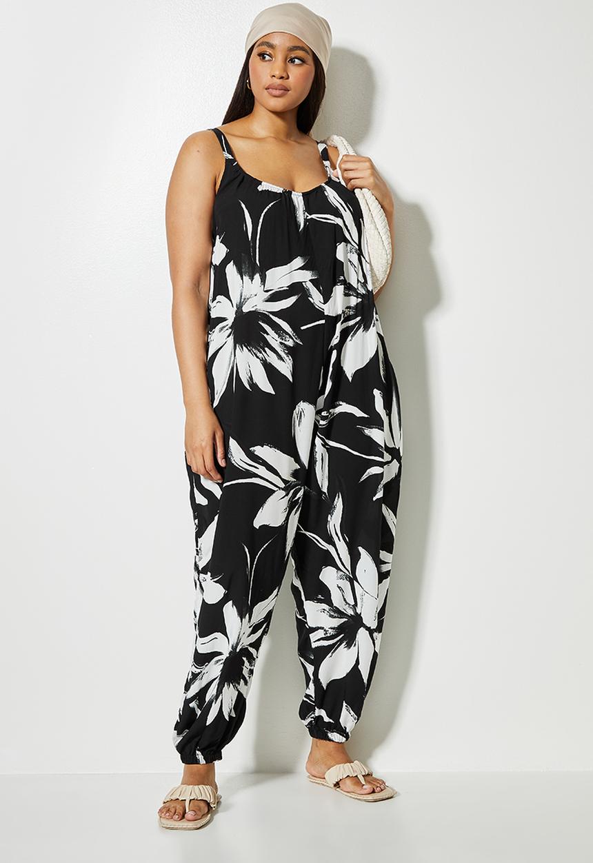 Superbalist - Easy fitting jumpsuit - black ground white flower