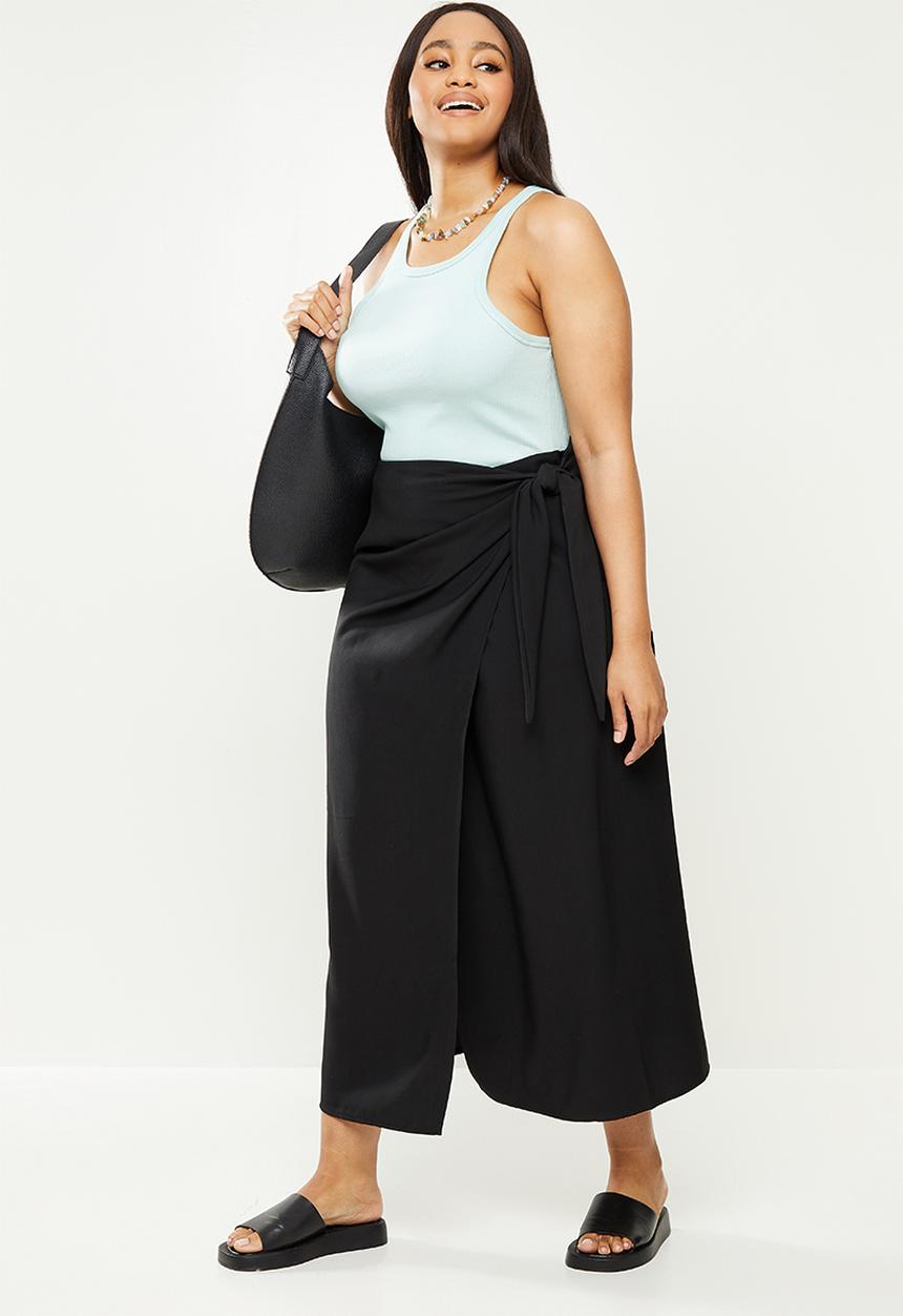 Me&B - Plus wrap skirt - black