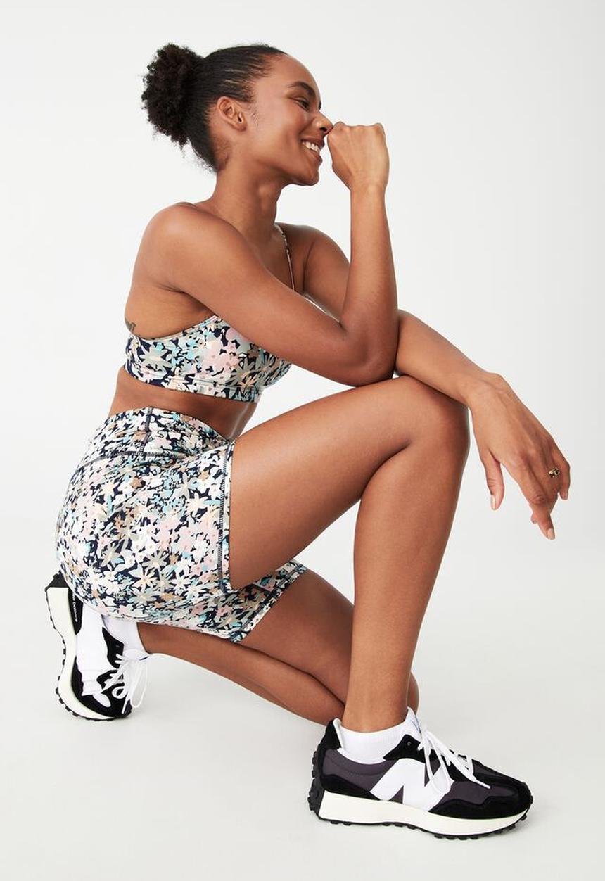 Cotton On - Ultra soft movement bike short - 80s garden multi
