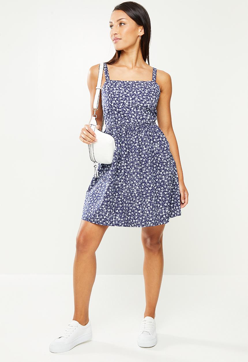 Cotton On - Woven petite eli mini dress - dolly flower field medieval blue