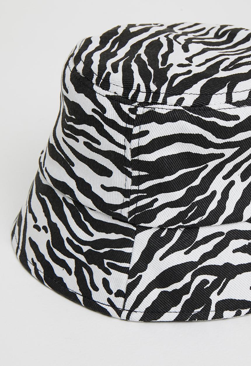 Superbalist - Zebra print bucket hat - black/white