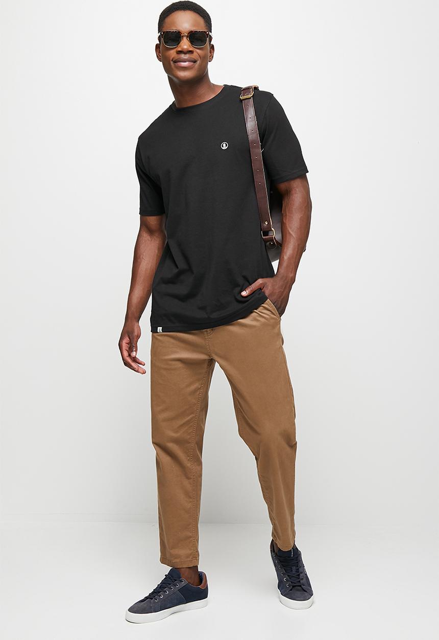 Lark & Crosse - Leo organic crew neck tee with chest embroidery - black