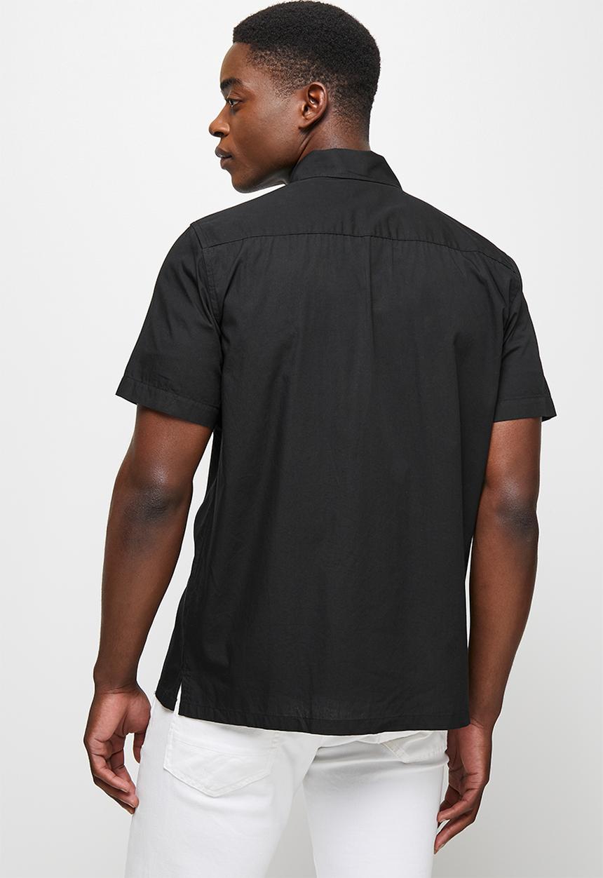 Lark & Crosse - Regular fit cracker poplin pocket short sleeve shirt - black
