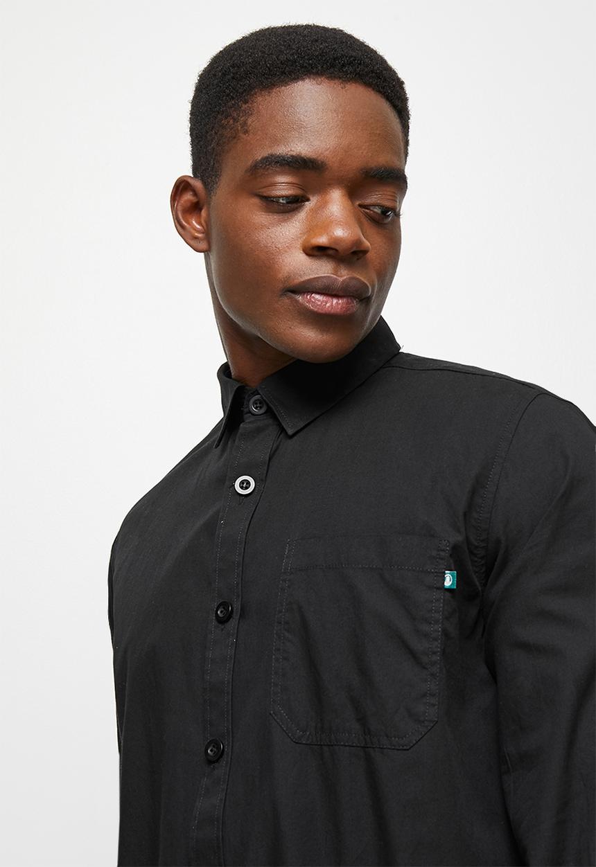 Lark & Crosse - Regular fit cracker poplin pocket long sleeve shirt - black