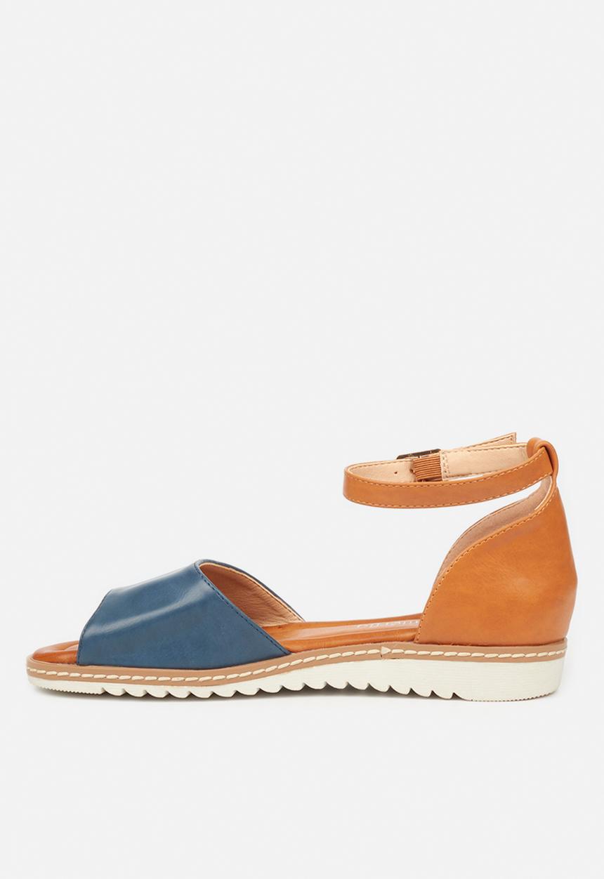 Butterfly Feet - Walnut 1 sandal - navy & tan 