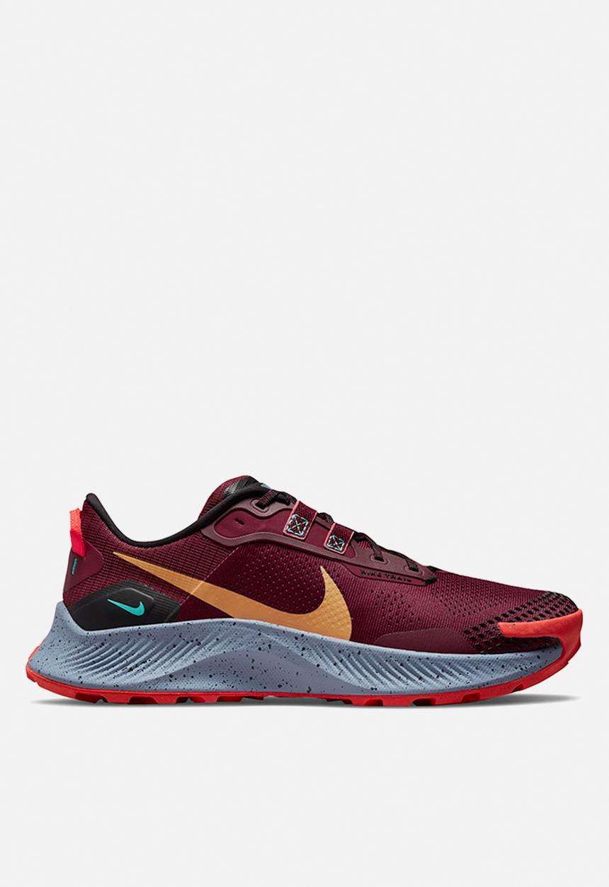 Nike - Pegasus trail 3 - dark beetroot/wheat-black-bright crimson