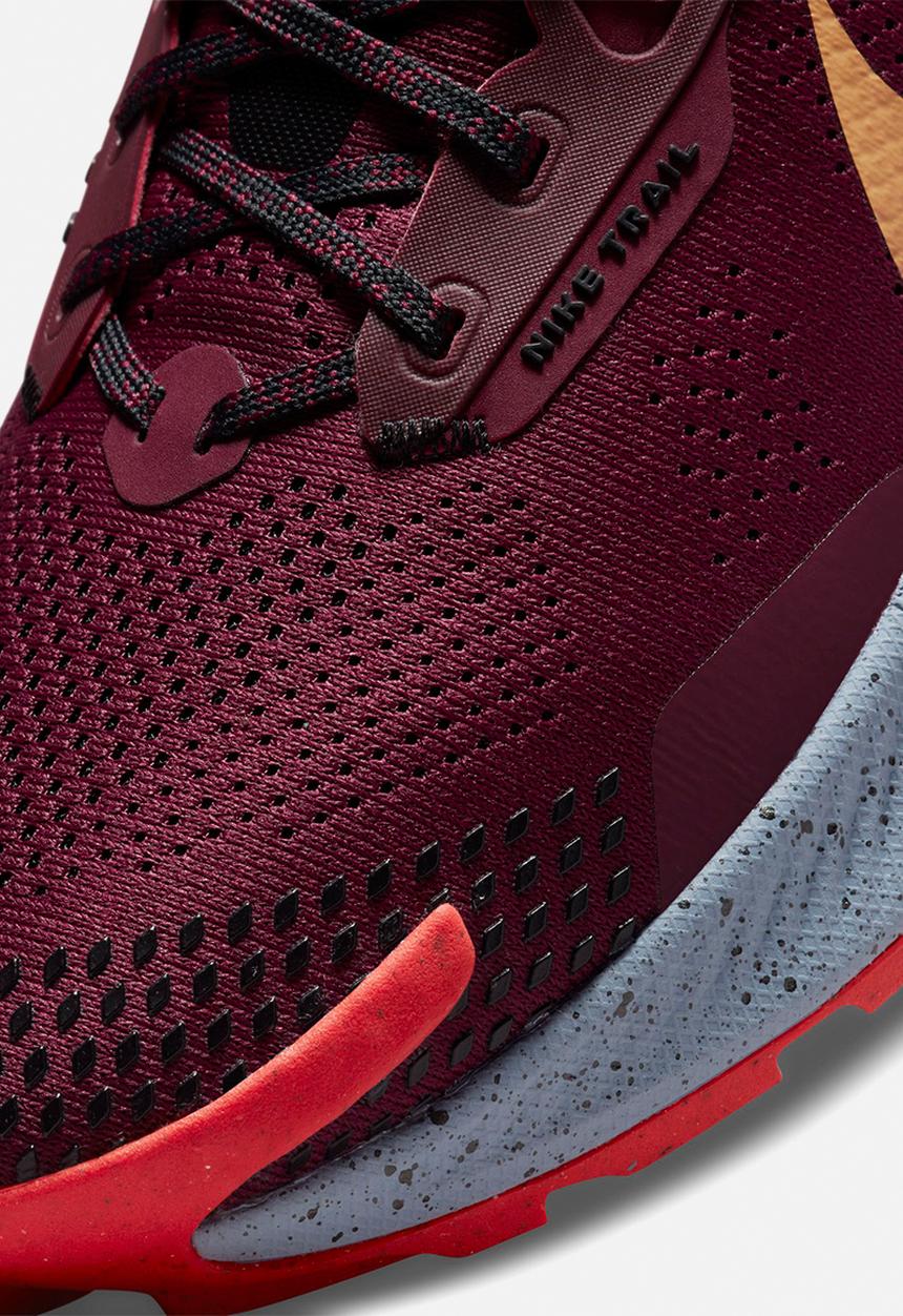 Nike - Pegasus trail 3 - dark beetroot/wheat-black-bright crimson