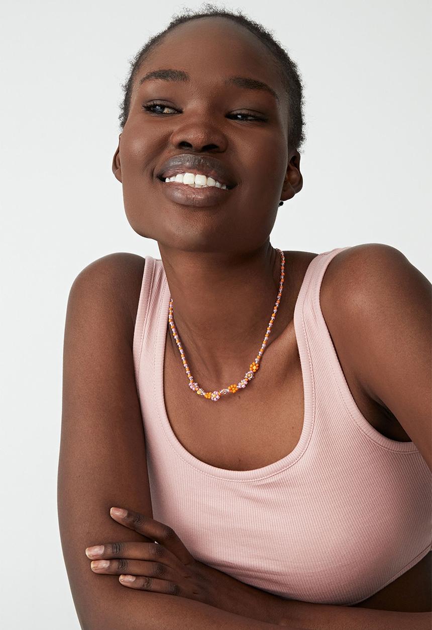 Rubi - Premium beaded necklace - gold plated pink daisy