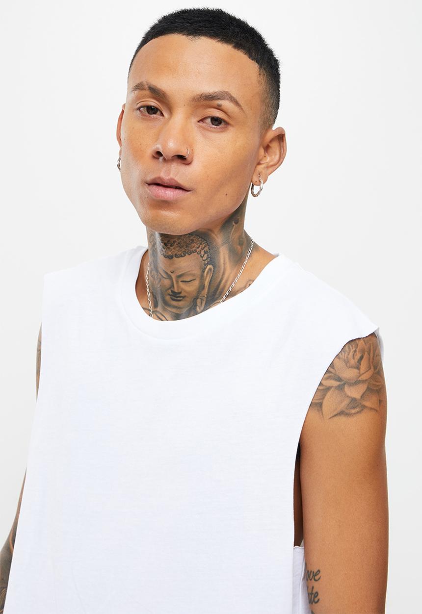 STYLE REPUBLIC - Cut off sleeve vest - white